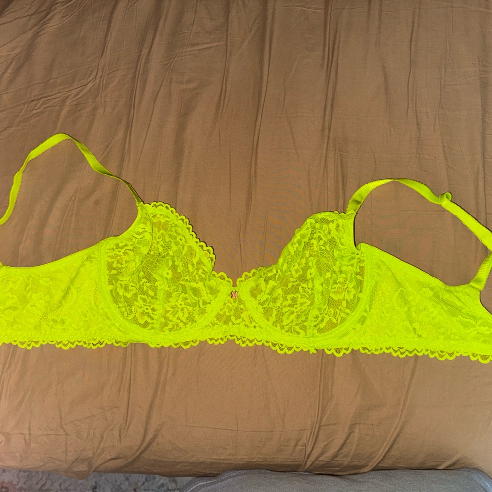 Savage X Fenty Neon Yellow Lace Underwire Bra- Brand new with tags/Never worn